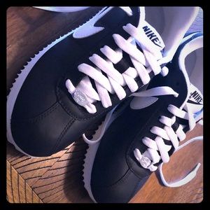 Nike Cortez leather sneaker size 5.5